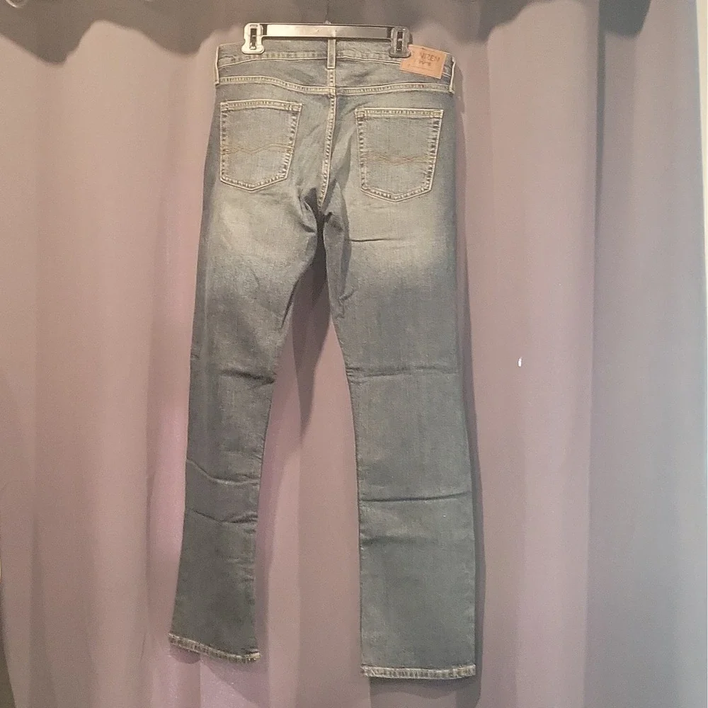 Denizen from Levi's Men's Blue Light Wash Straight Fit Stretch Jeans